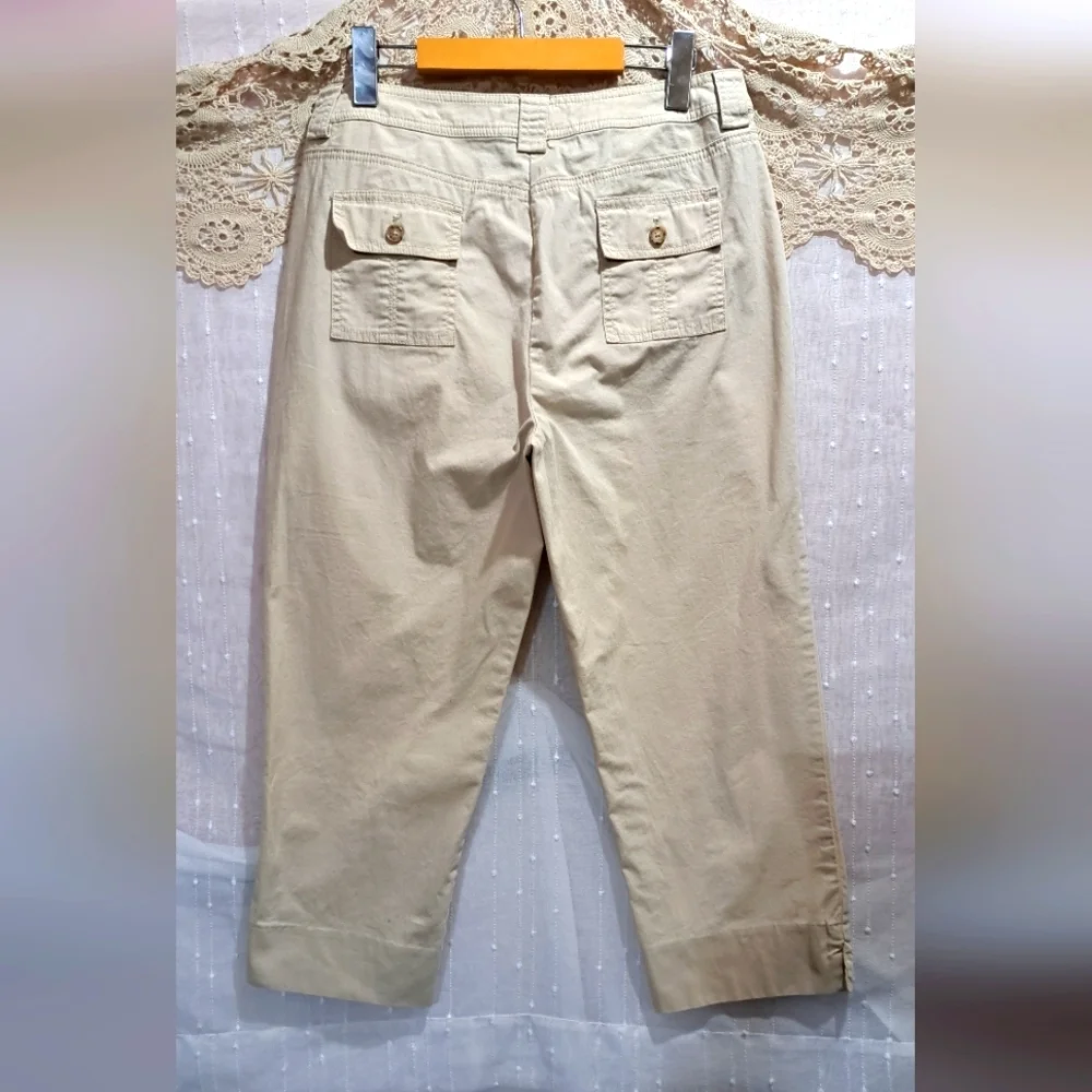 Jones New York Signature Petite Stretch Capris  in Beigy Cream. - Picture 6 of 9